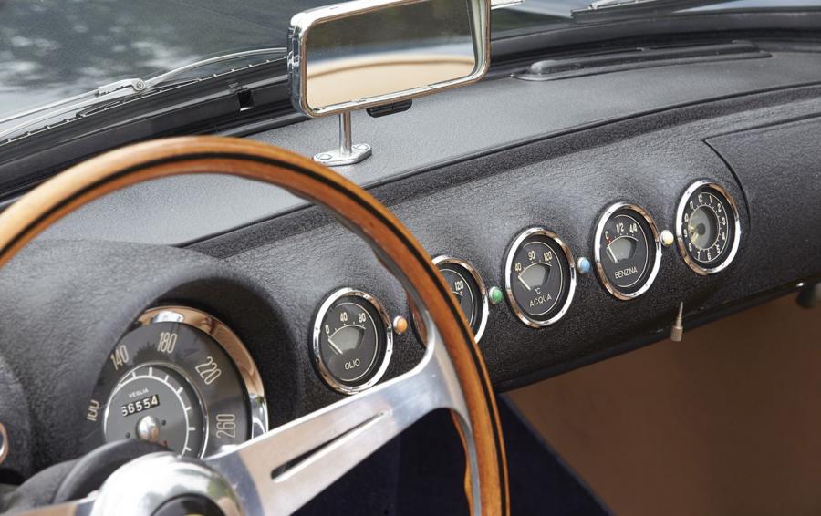 Панель приборов Ferrari 250 GT Cabriolet (Open Headlights) (Serie I) 1959 года  (фото 1 из 28)